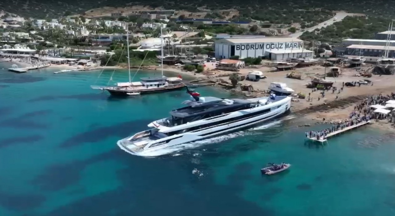 Bodrumda 1.2 milyarlık süper yat suya indirildi