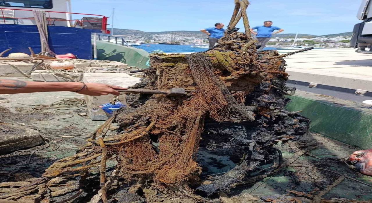 Bodrumdan 30 ton atık daha çıkarıldı