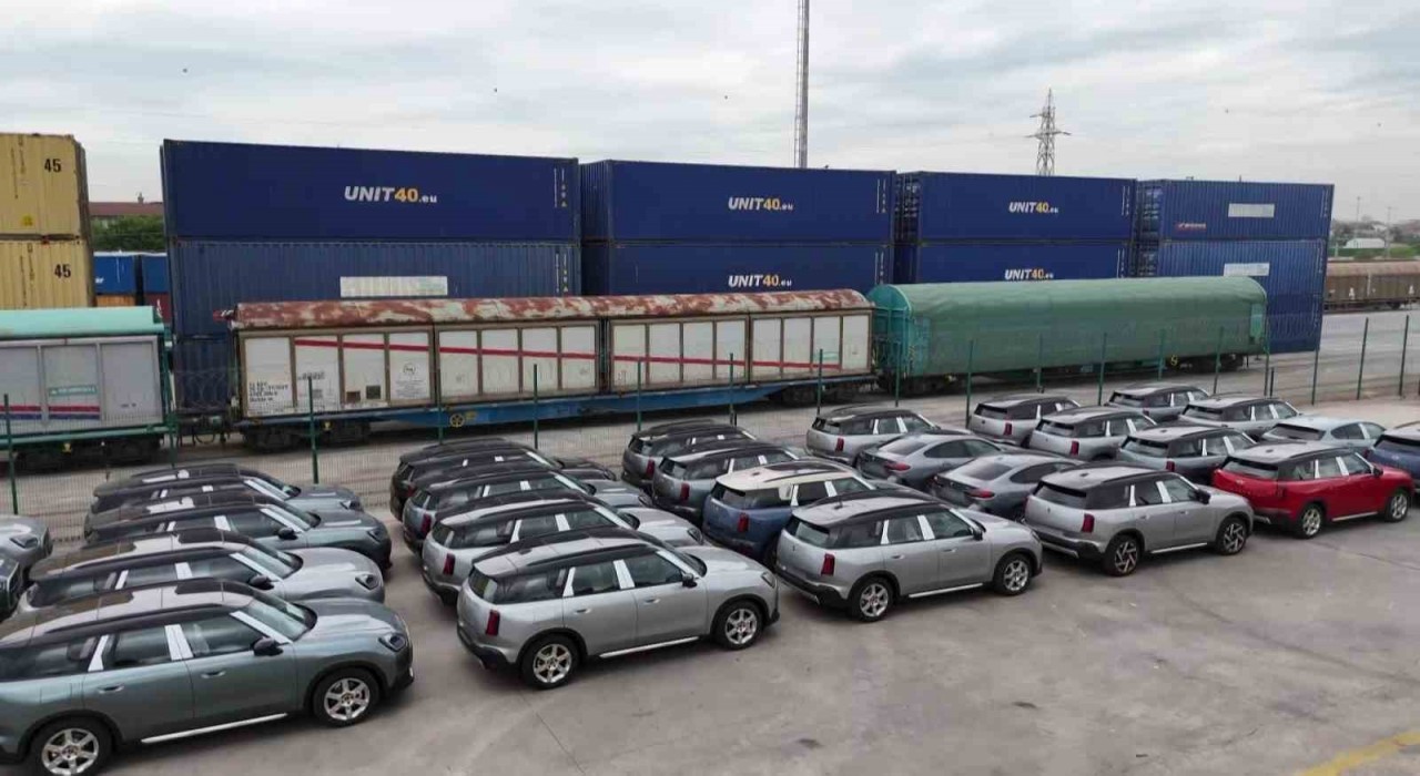 Boğazı trenle geçti: Araç sevkiyatı Köseköye ulaştı