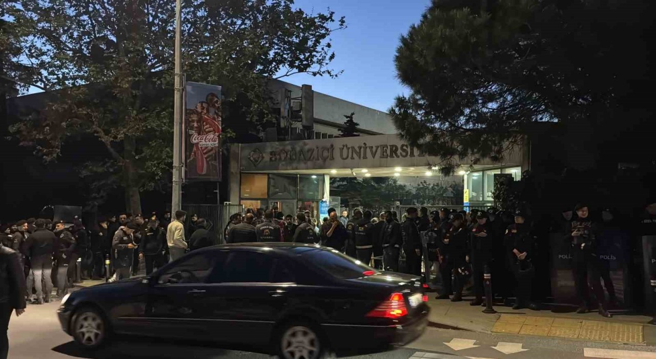 Boğaziçi Üniversitesinde göstericiler polise saldırdı: 13 polis yaralandı, 97 gözaltı