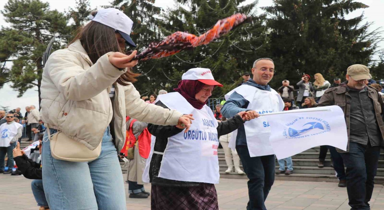 Boluda 1 Mayıs halaylar çekilerek kutlandı