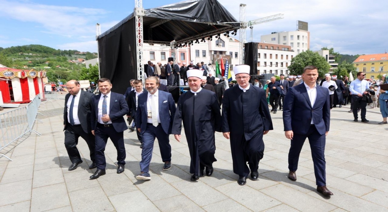 Bosna Hersekte Türkiyenin desteğiyle yenilenen Behram Ağa Camii açıldı