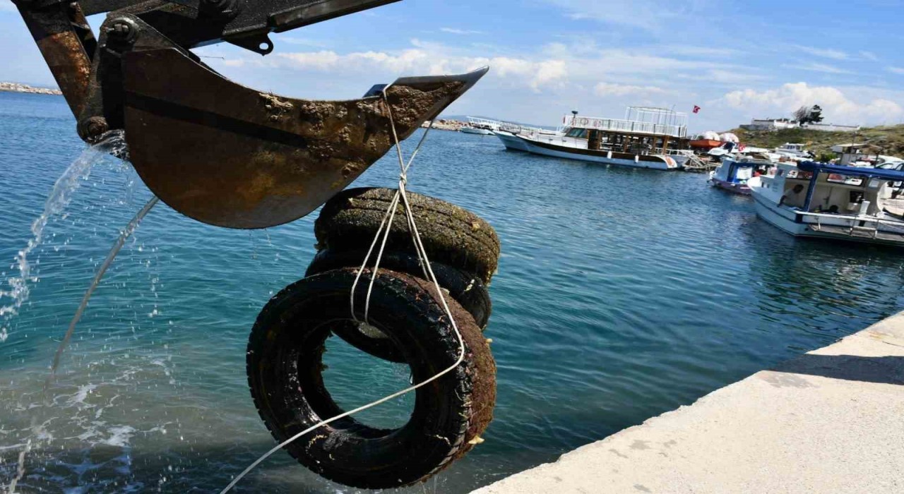 Bozcaada Limanında Çevre Günü Temizliği
