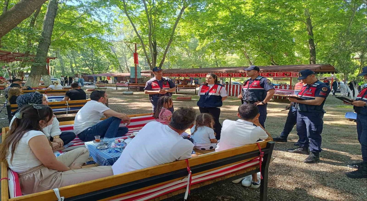 Bozdoğanda jandarma ekiplerinden bilgilendirici devriye