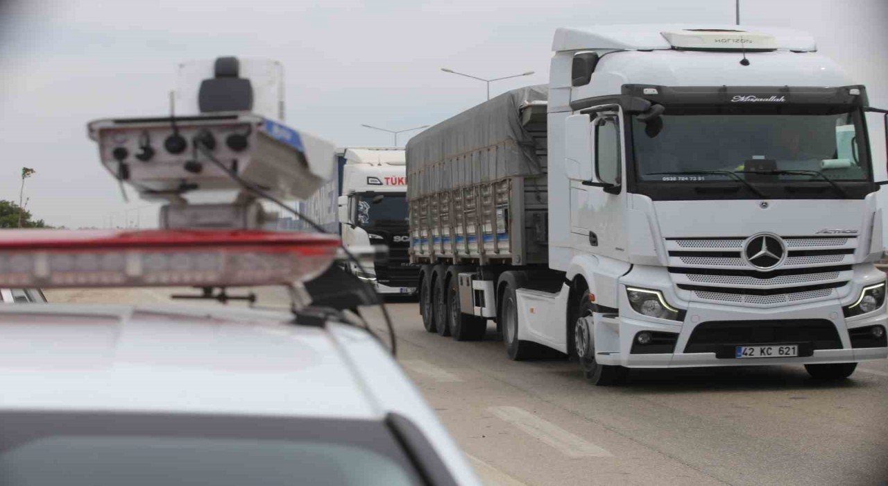 Bu radar çok can yakıyor...Aynı anda 4 araca ceza yazıyor