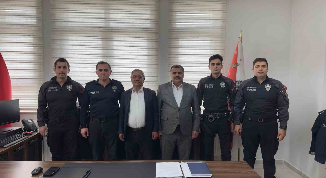 Bulanıkta devriye atarken hayat kurtaran polislere teşekkür ziyareti