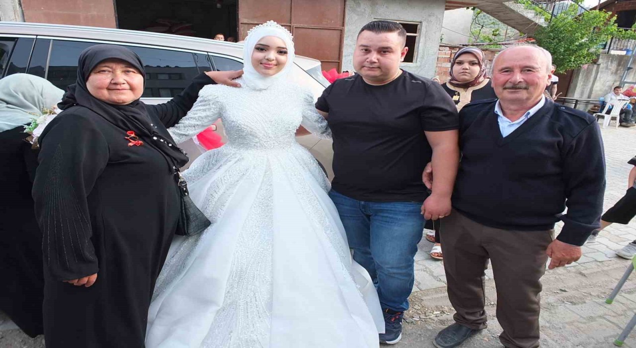 Burhaniyede Cezayirli geline Türk usulü düğün