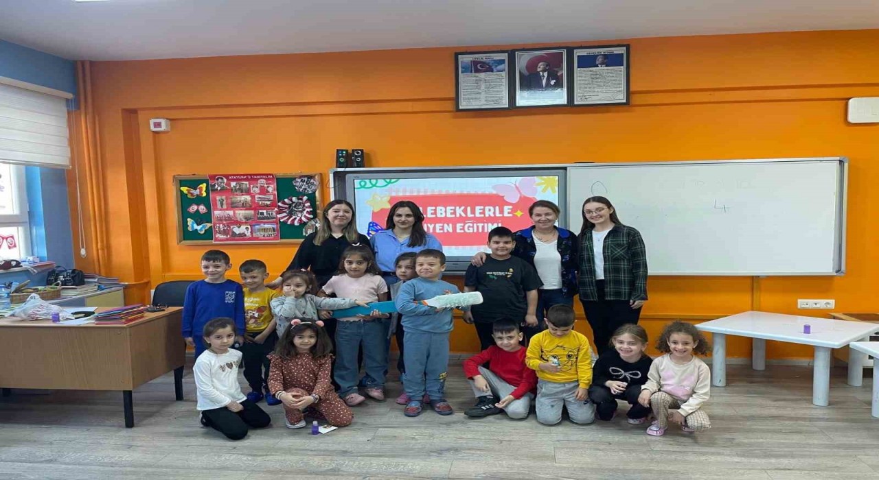 Burhaniyede dev diş fırçası miniklerle buluştu