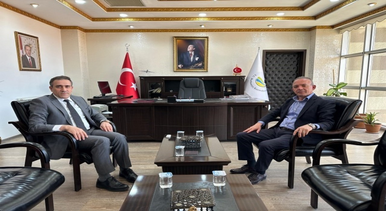 Burhaniyede Mülkiye Başmüfettişi Öner, kaymakam İlyas Memişi ziyaret etti
