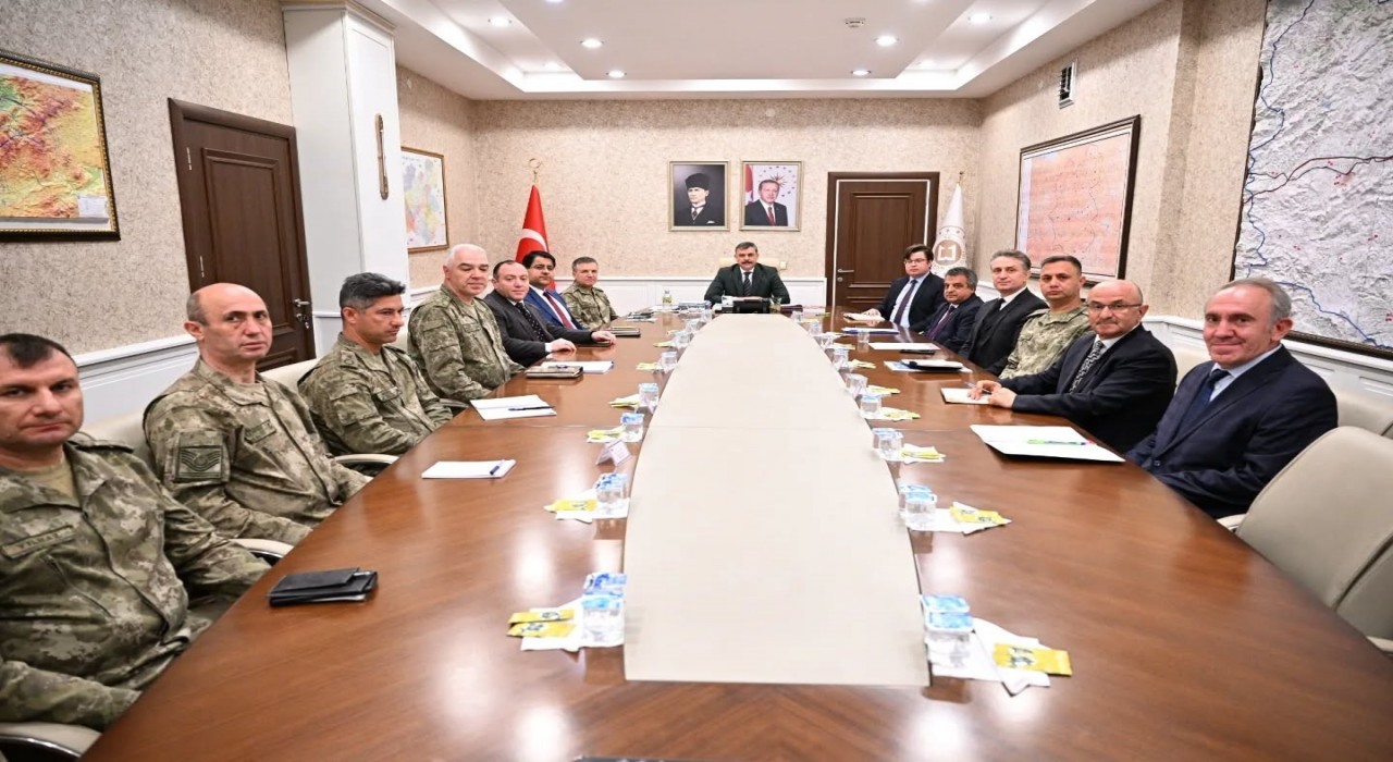 Bürokrat ve askerler eğitim zirvesinde buluştu