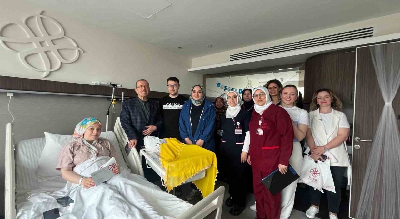 Bursa Hayat Hastanesinde anneler günü kutlaması