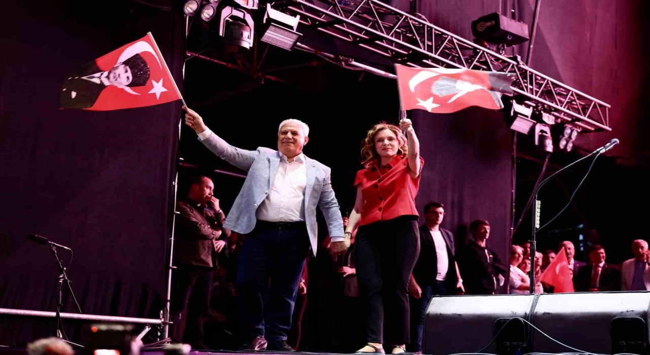 Bursada 19 Mayıs coşkusu Mor ve Ötesi ile zirve yaptı