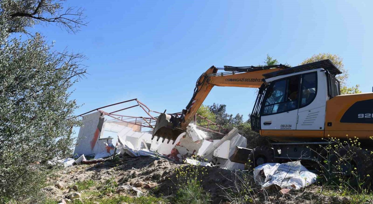 Bursada 25 kaçak yapı yıkıldı