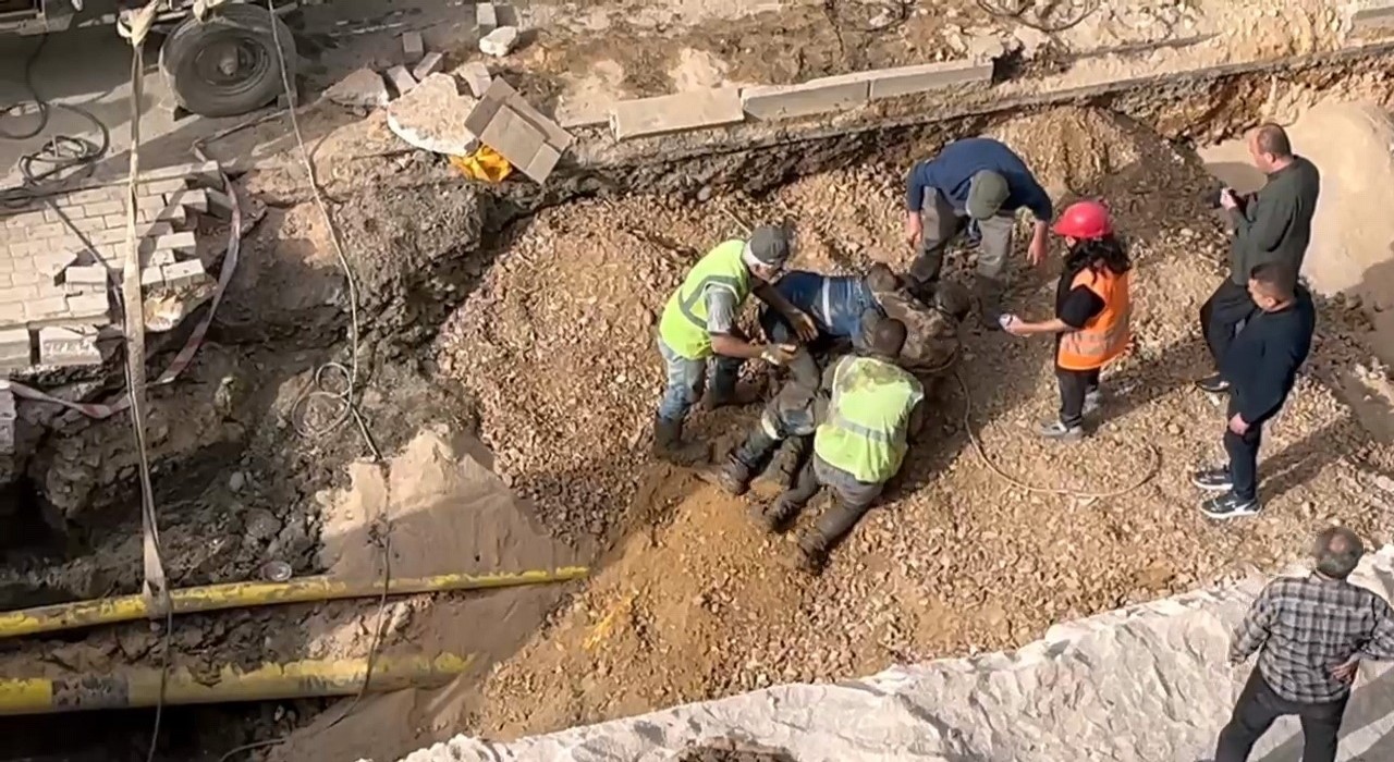 Bursada altyapı çalışmaları sırasında toprak altında kalan işçi ağır yaralandı