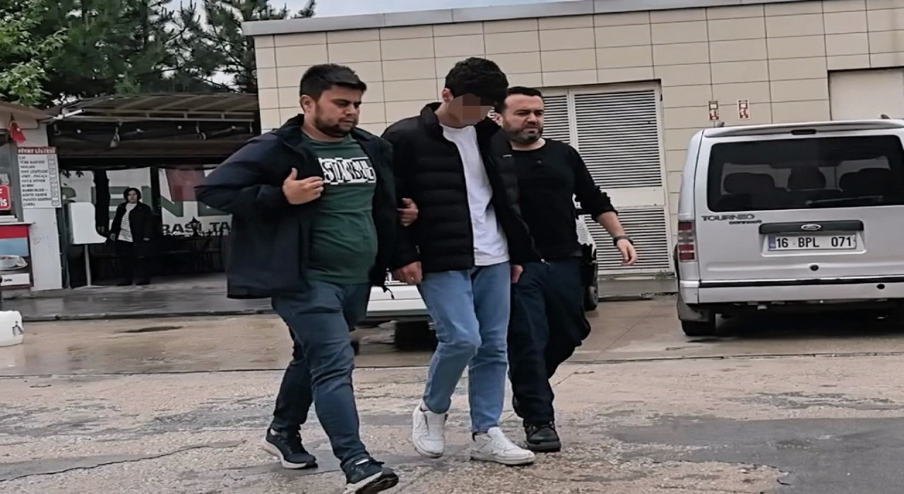 Bursada arkadaşıyla şakalaşan genç bıçaklanarak yaralandı