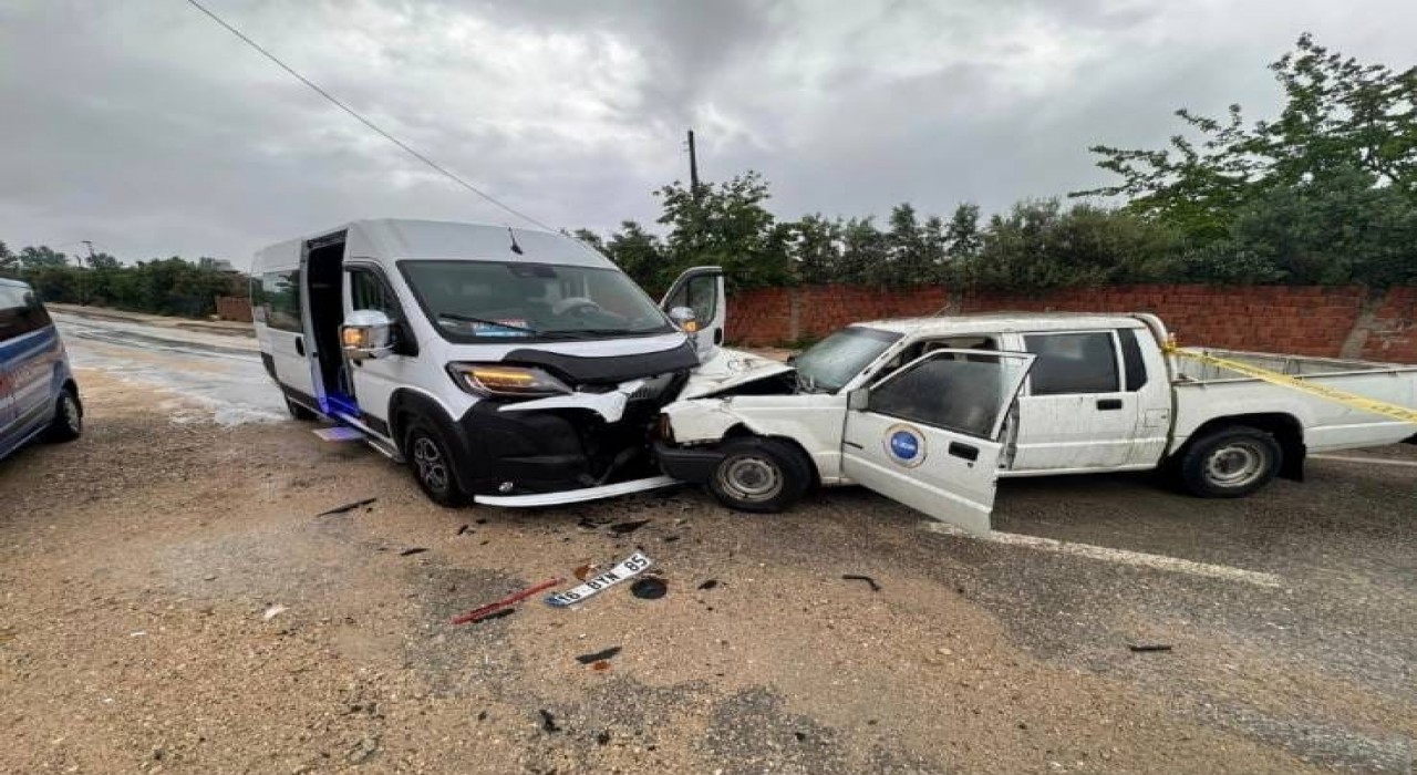 Bursada feci kaza: 1 ölü 2 yaralı