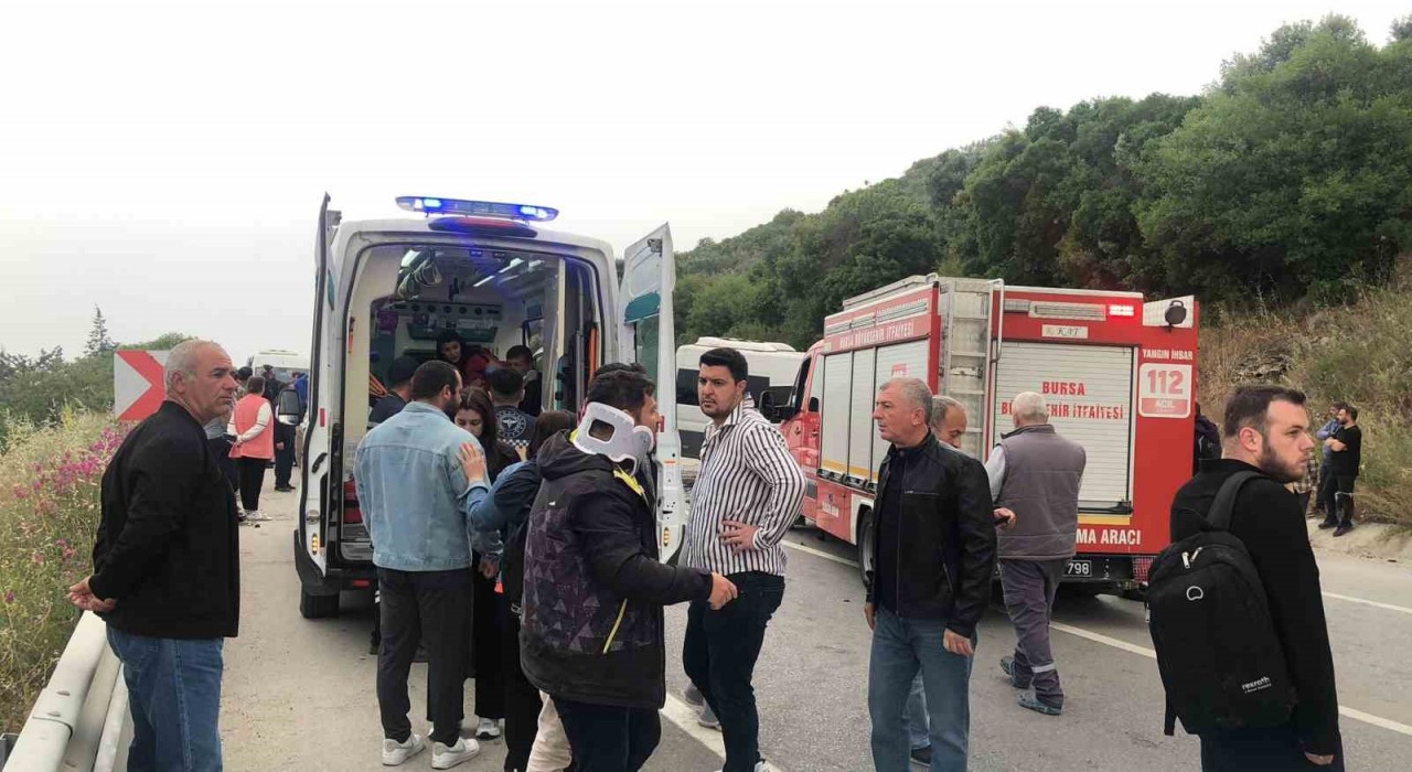 Bursada feci kaza: Kazayı bırakıp birbirlerine girdiler