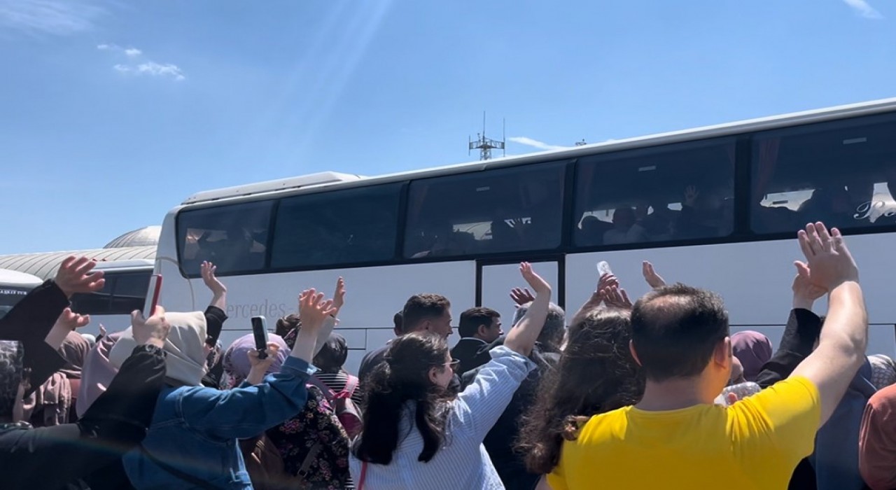 Bursada ilk hac kafilesi dualarla yola çıktı
