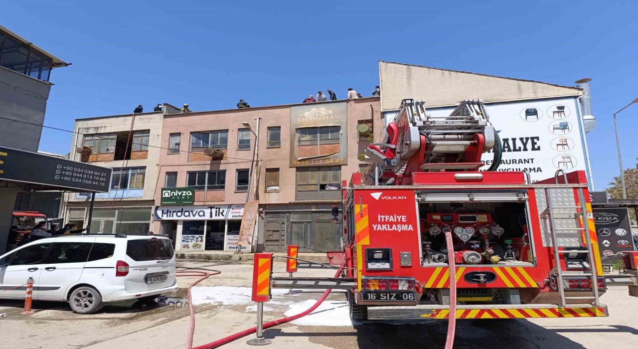 Bursada mobilya imalathanesinde yangın