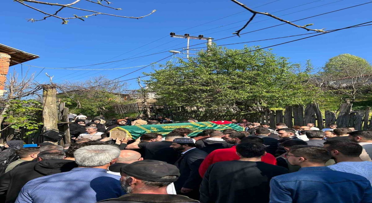 Bursadaki feci kazada hayatını kaybeden genç sürücü toprağa verildi