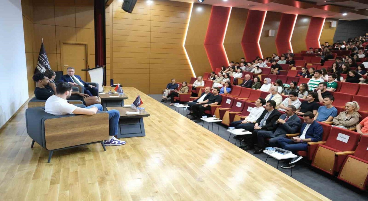 Bursaspor Basketbol Başkanı Sezgin Mudanya Üniversitesinde öğrencilerle buluştu