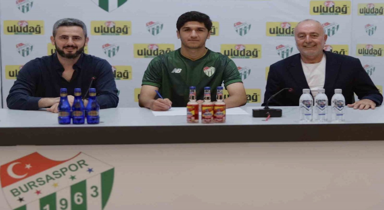 Bursasporda Ensar Duman profesyonel oldu