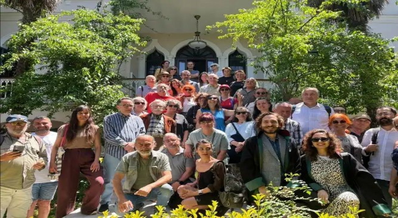 Büyükada Azmanbüs protestosu davasında aktivistler hakim karşısına çıktı