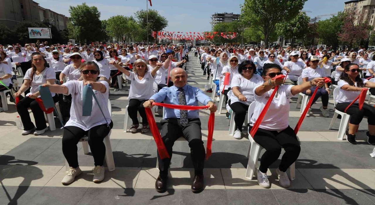 Büyükçekmecede Dünya Pilates Günü renkli görüntülere sahne oldu