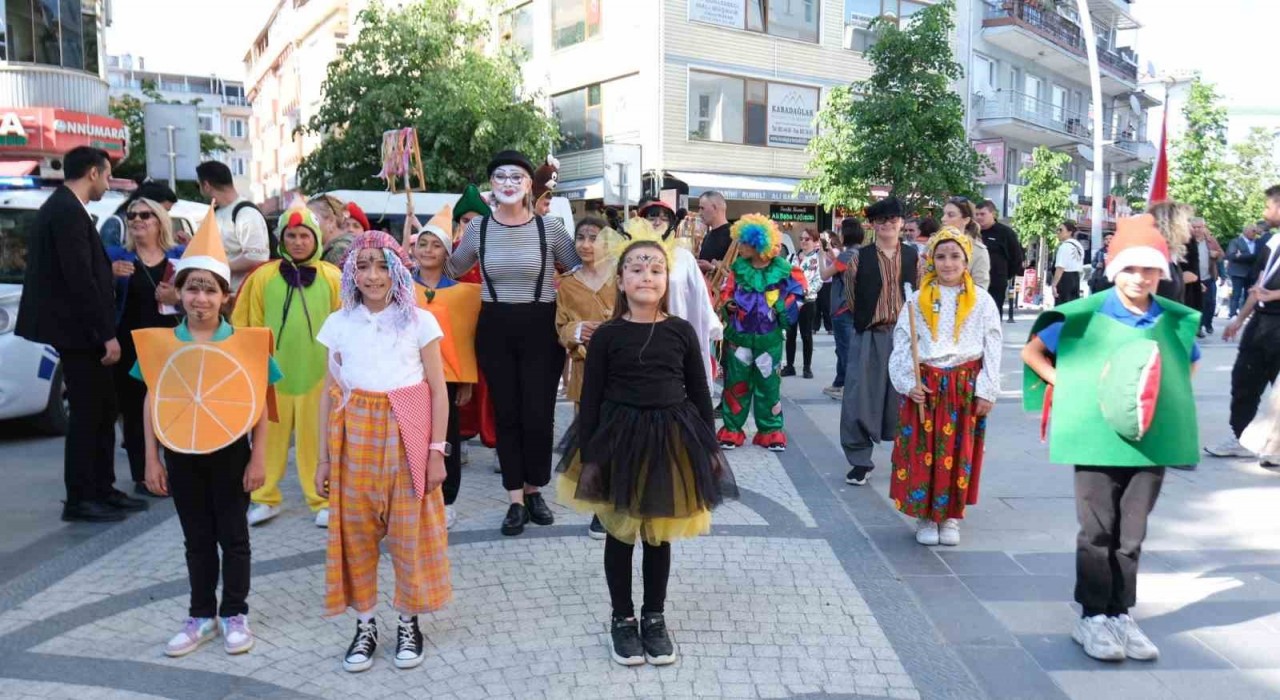 Büyükçekmecede Tiyatro Festivalinin perdesi açıldı