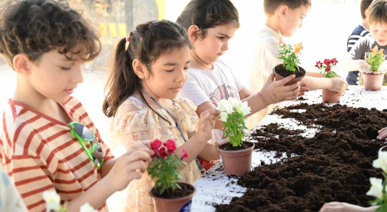 Büyükşehir destek verdi minik eller ‘anneler için çalıştı