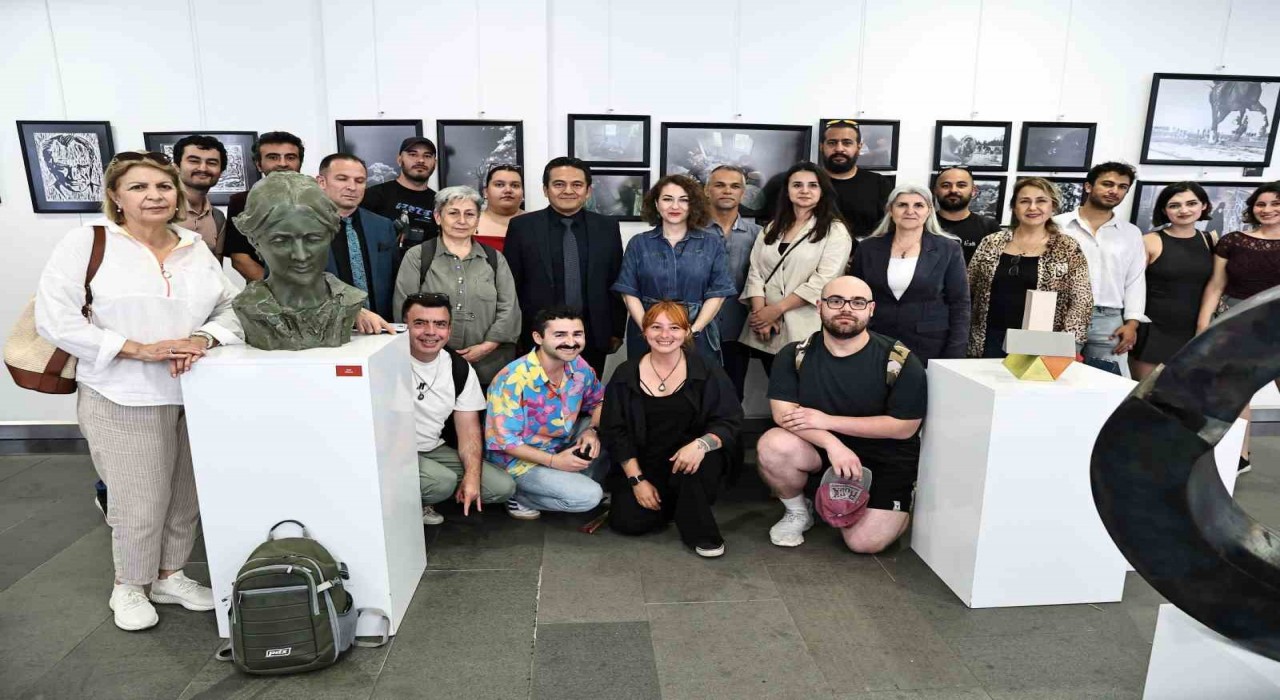 Büyükşehirden Ataya saygı sergisi