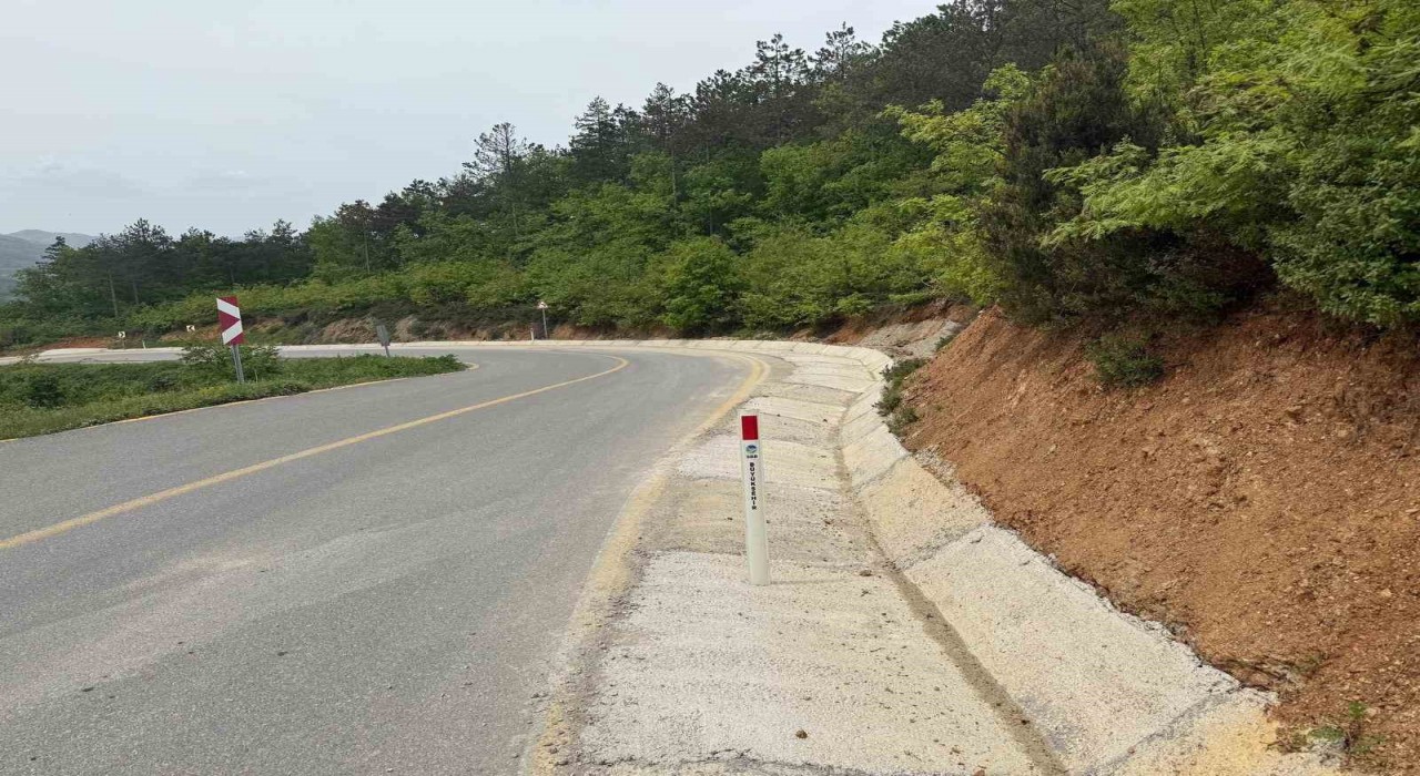 Büyükşehirden güvenli ulaşım için 2 ilçeye 20 kilometrelik montaj