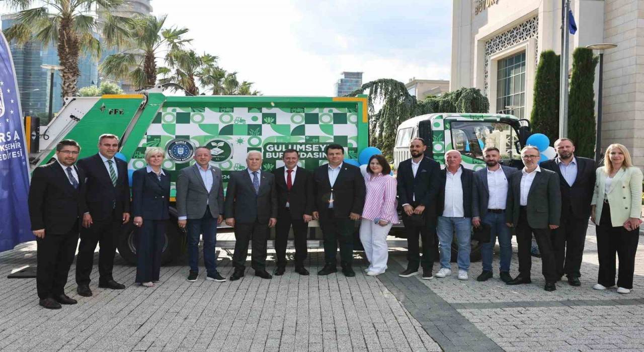Büyükşehirden Studeniçani Belediyesine çöp kamyonu desteği