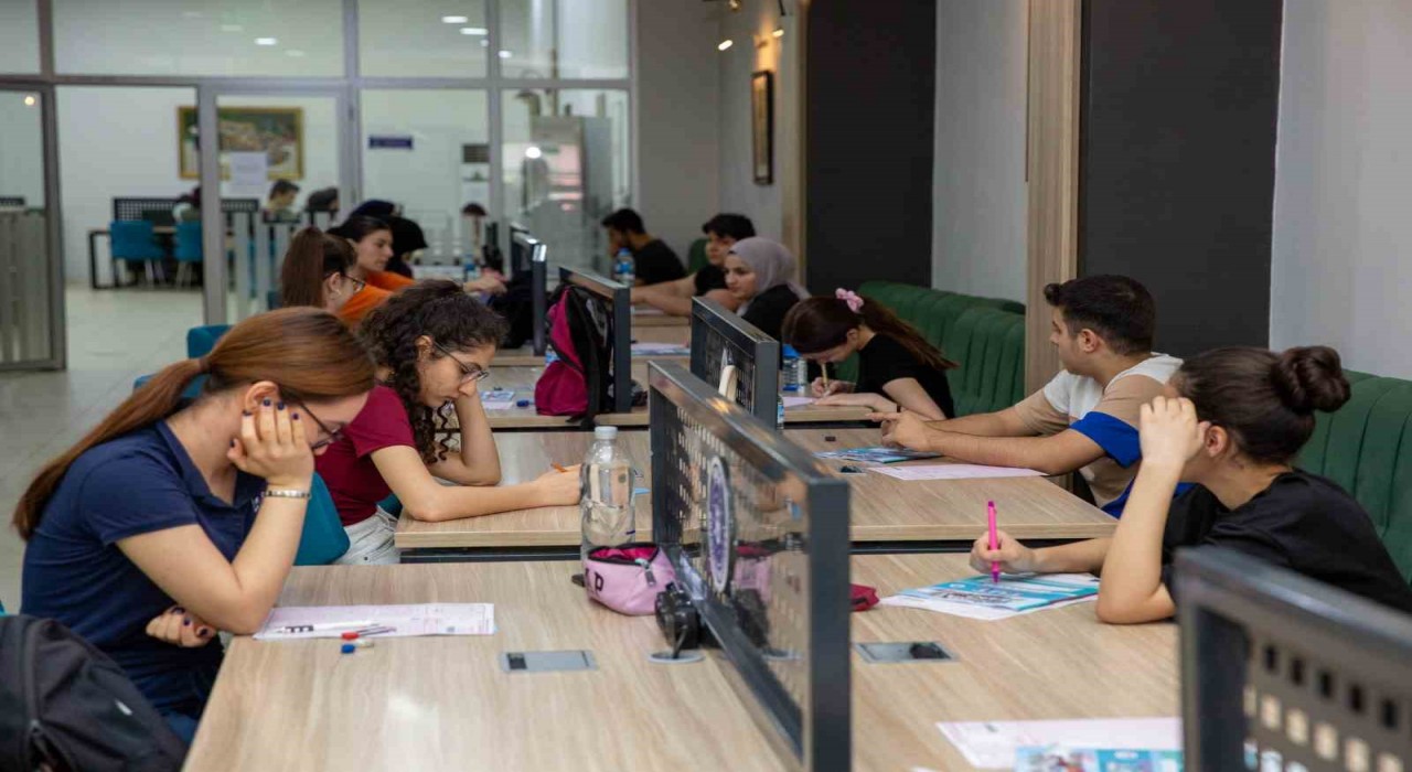 Büyükşehirden üniversite adaylarına sınav provası