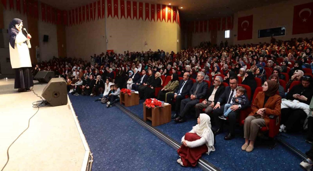 Büyükşehirin aile eğitimi söyleşisi yoğun ilgi gördü