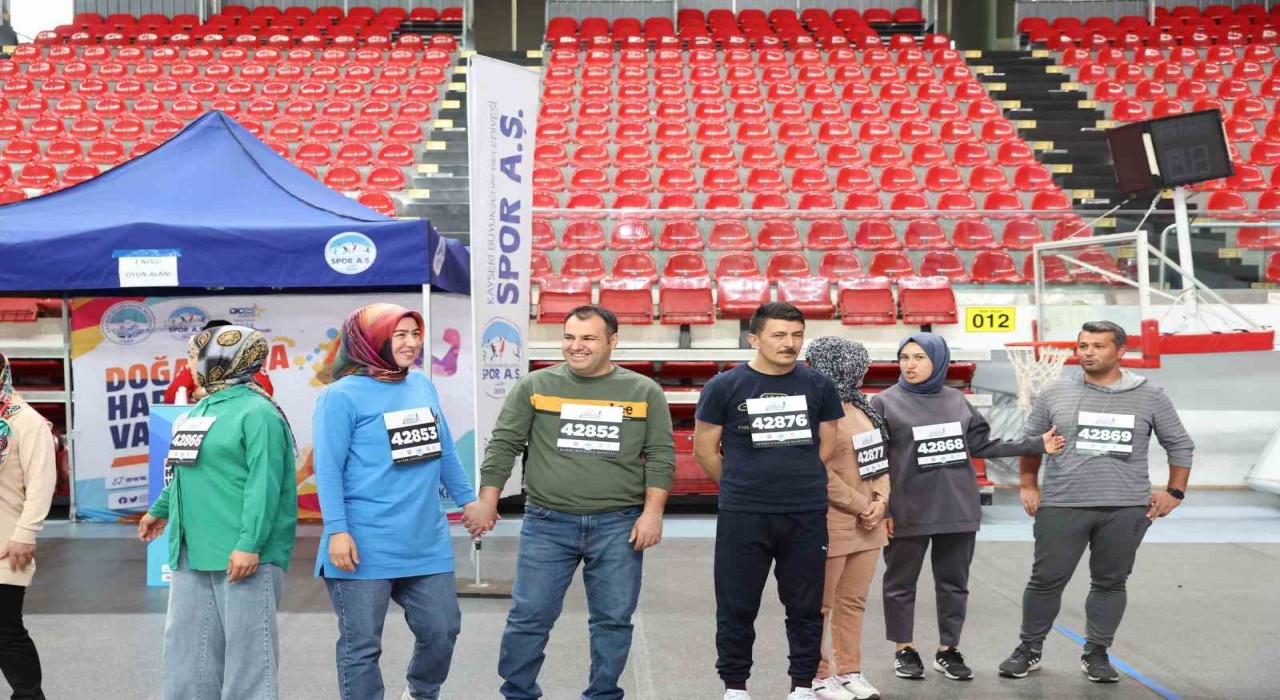 Büyükşehirin Aile Yılına özel etkinliğinde aileler kıyasıya yarıştı