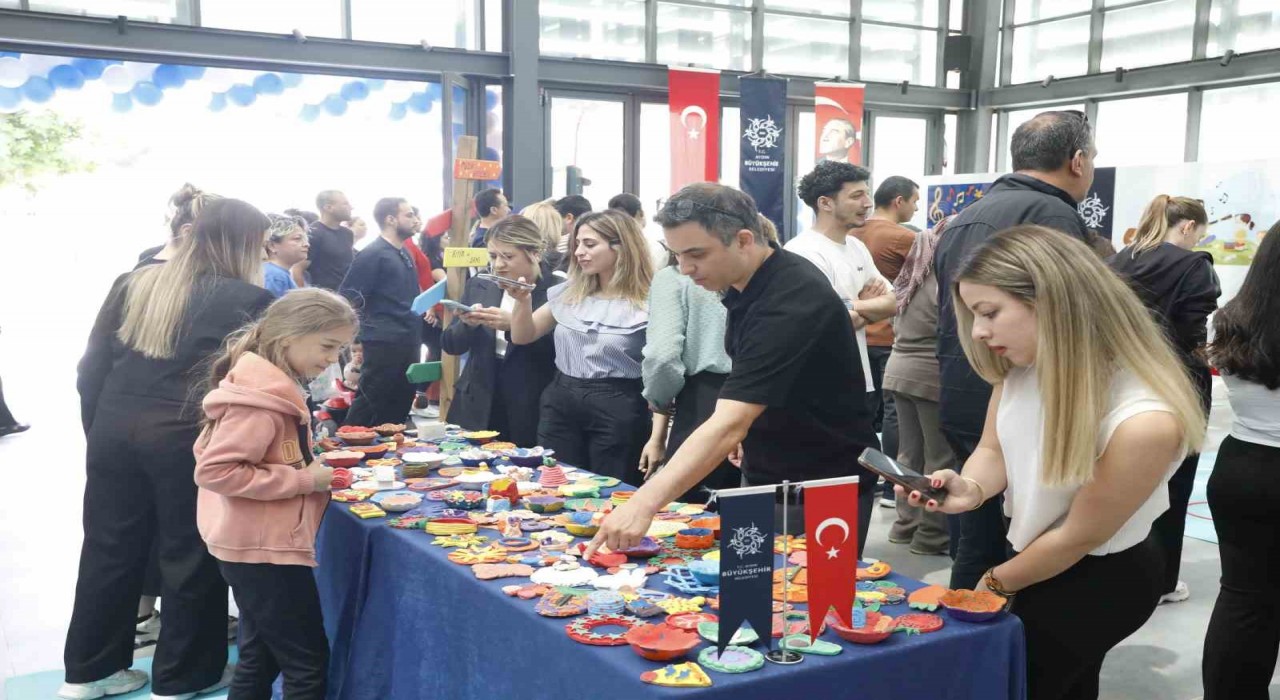 Büyükşehirin özel öğrencileri, eserlerini görücüye çıkardı