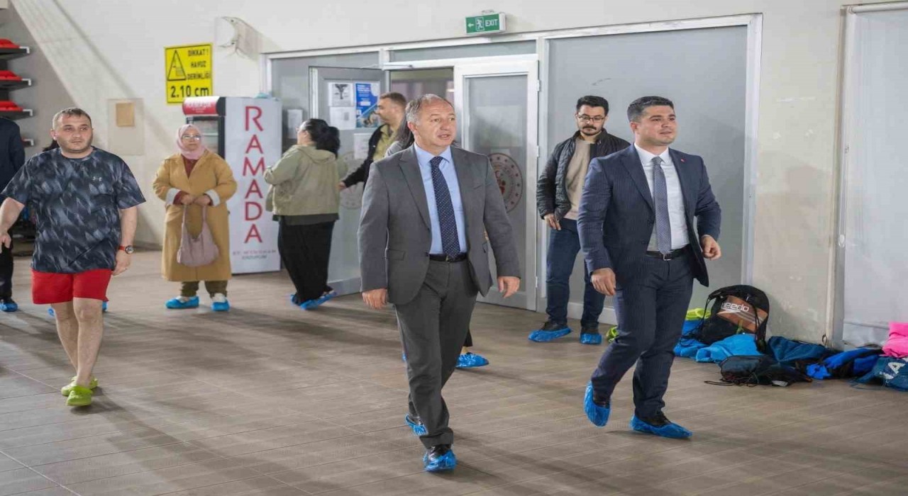 Çakmurdan genç kulaçlara en tatlı moral