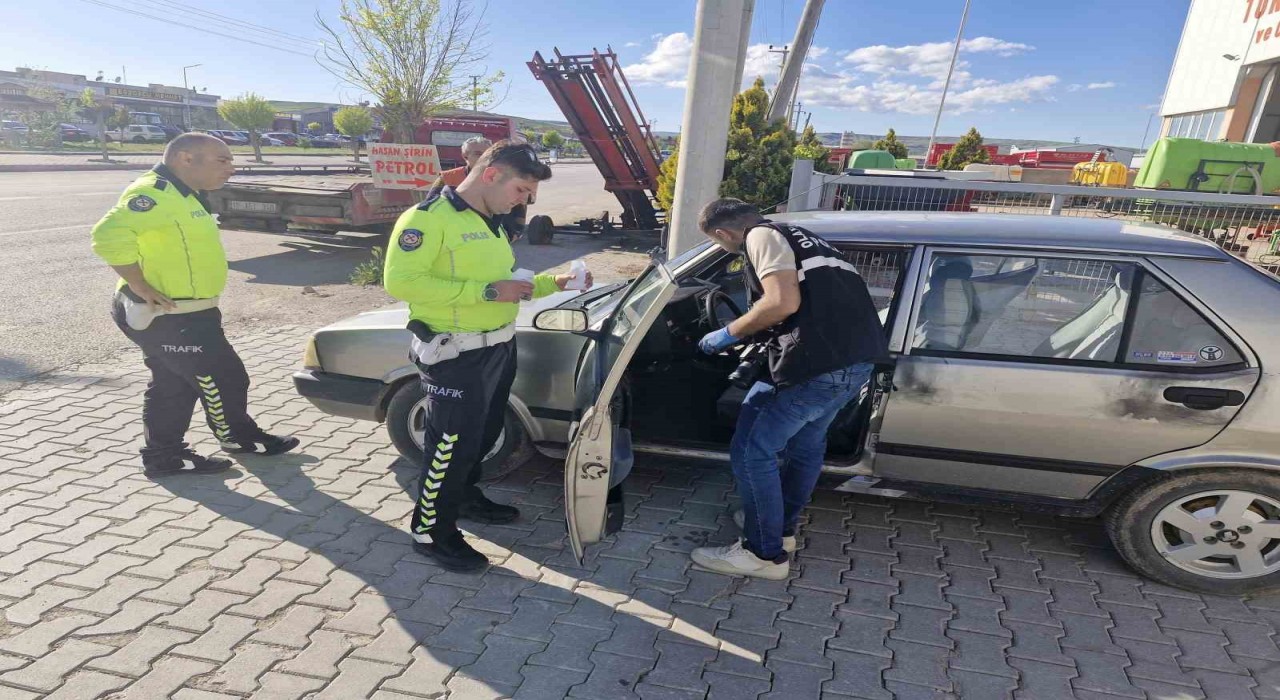 Çaldıkları otomobille drift atan çocuklar dur ihtarına uymayıp kaçınca gözaltına alındı