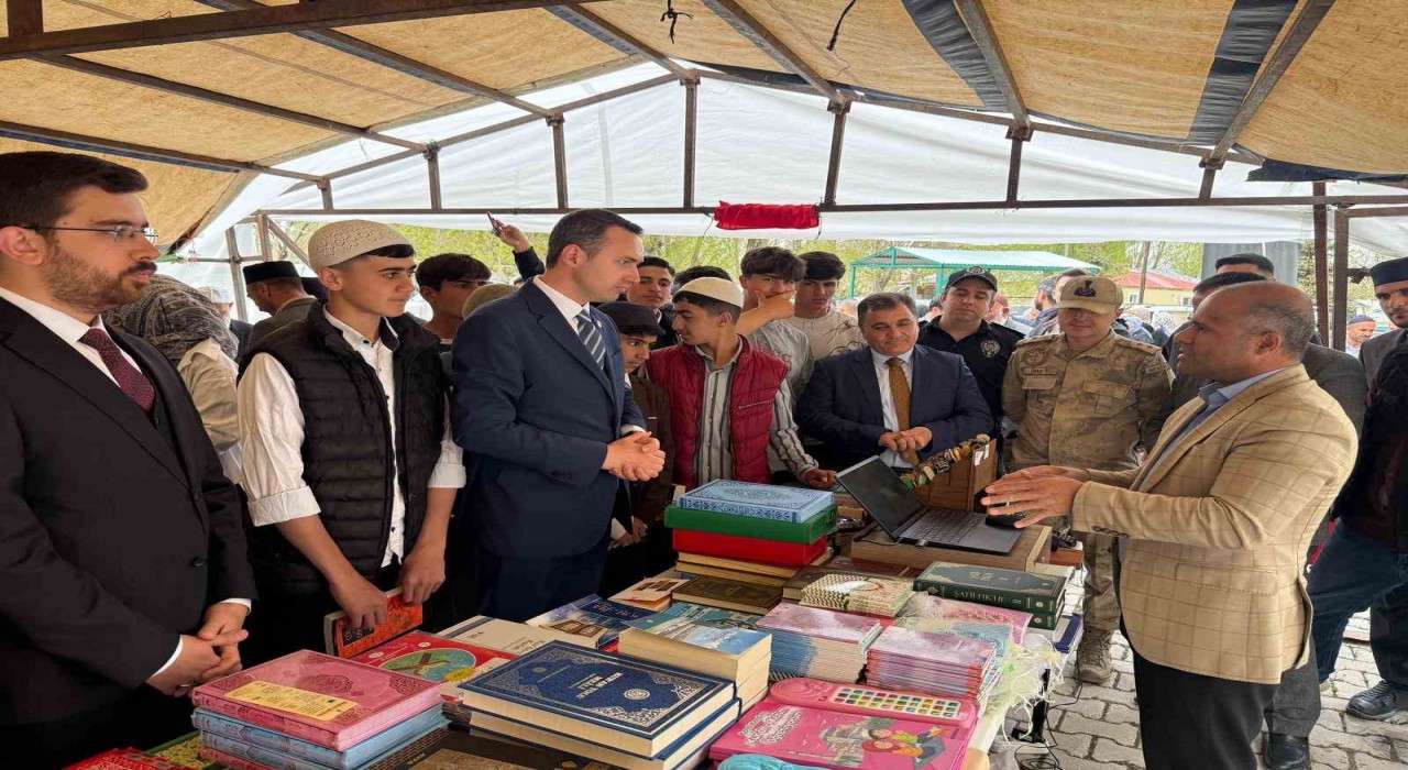 Çaldıranda Kitap Fuarı açıldı