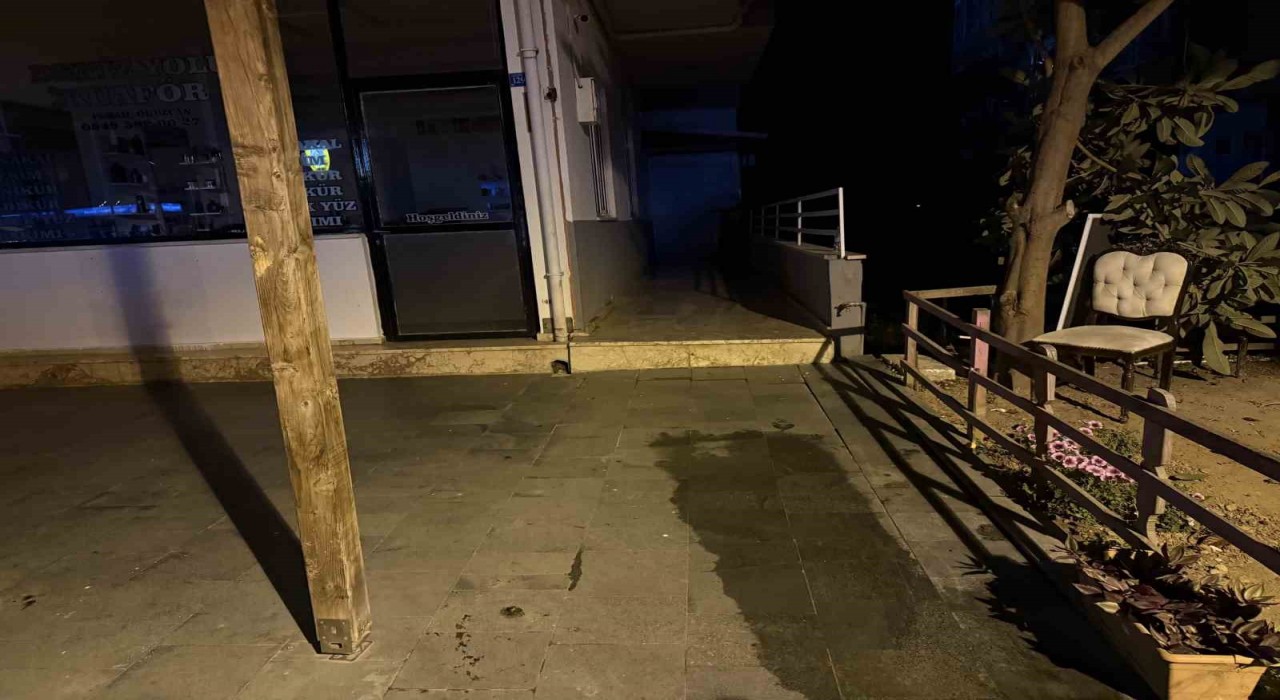 Cama yumruk atan çocuk ağır yaralandı