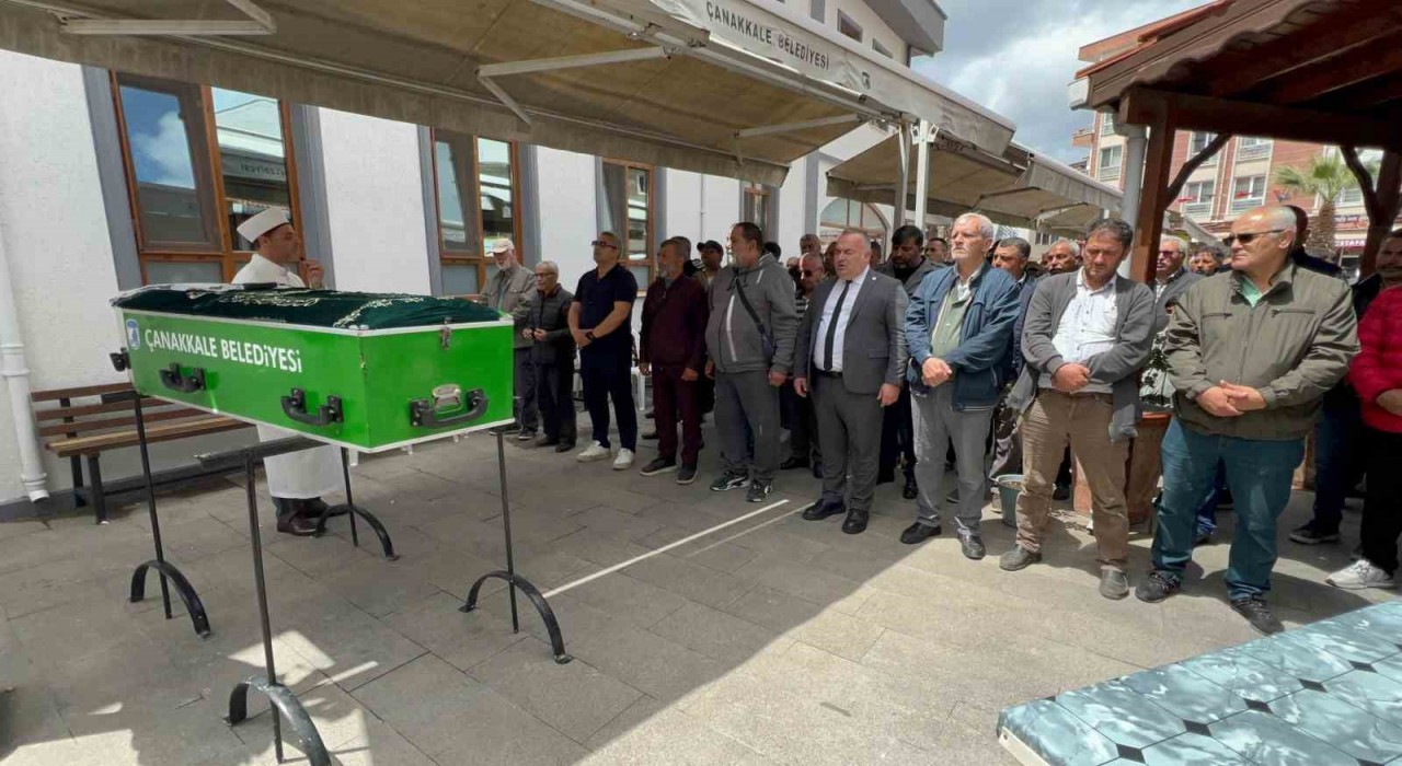 Çanakkalede boşanma aşamasındaki eşi tarafından öldürülen kadın, son yolculuğuna uğurlandı