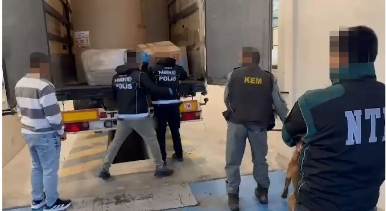 Carlos geçit vermedi: Dorsede 115 kilo skunk ele geçirildi