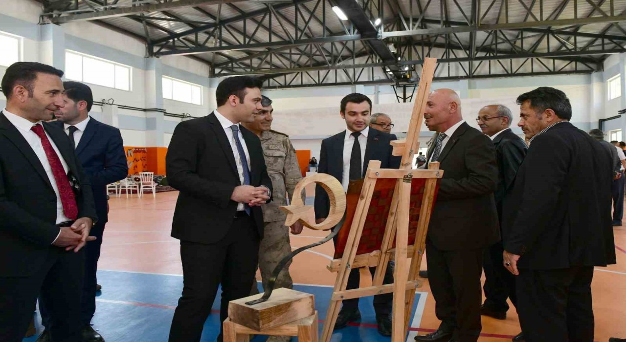 Çatakta yılsonu sergisi