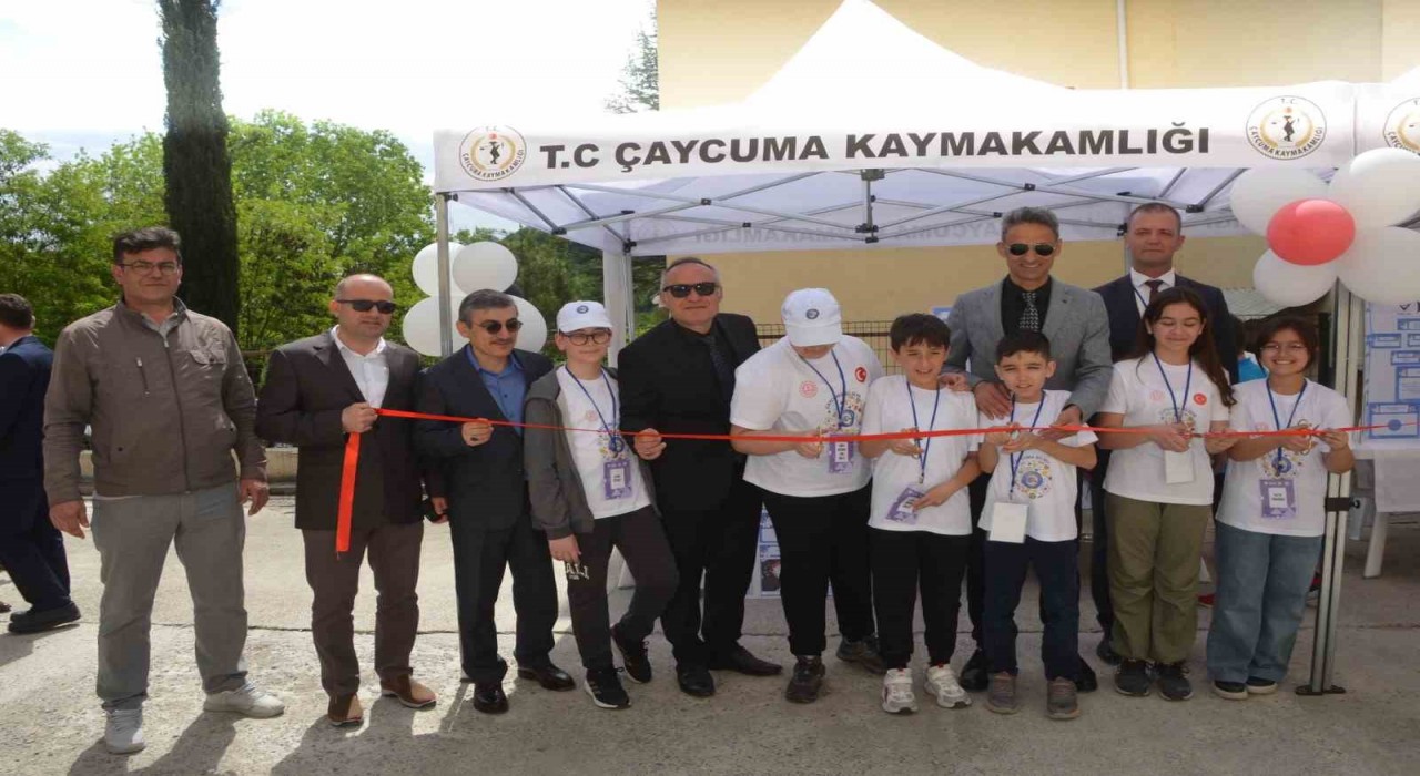 Çaycuma BİLSEMde TÜBİTAK 4006 Bilim Fuarı göz doldurdu