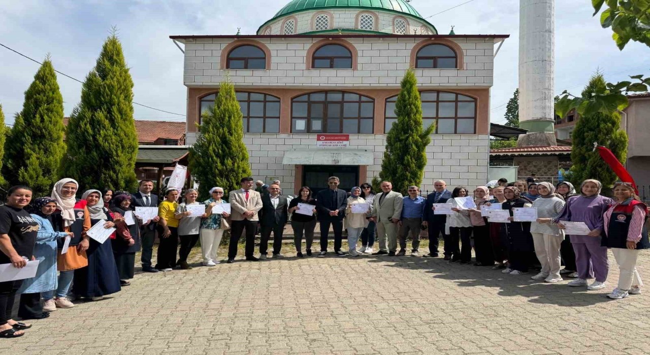 Çaycumada 35 kadın seracılık belgesi aldı