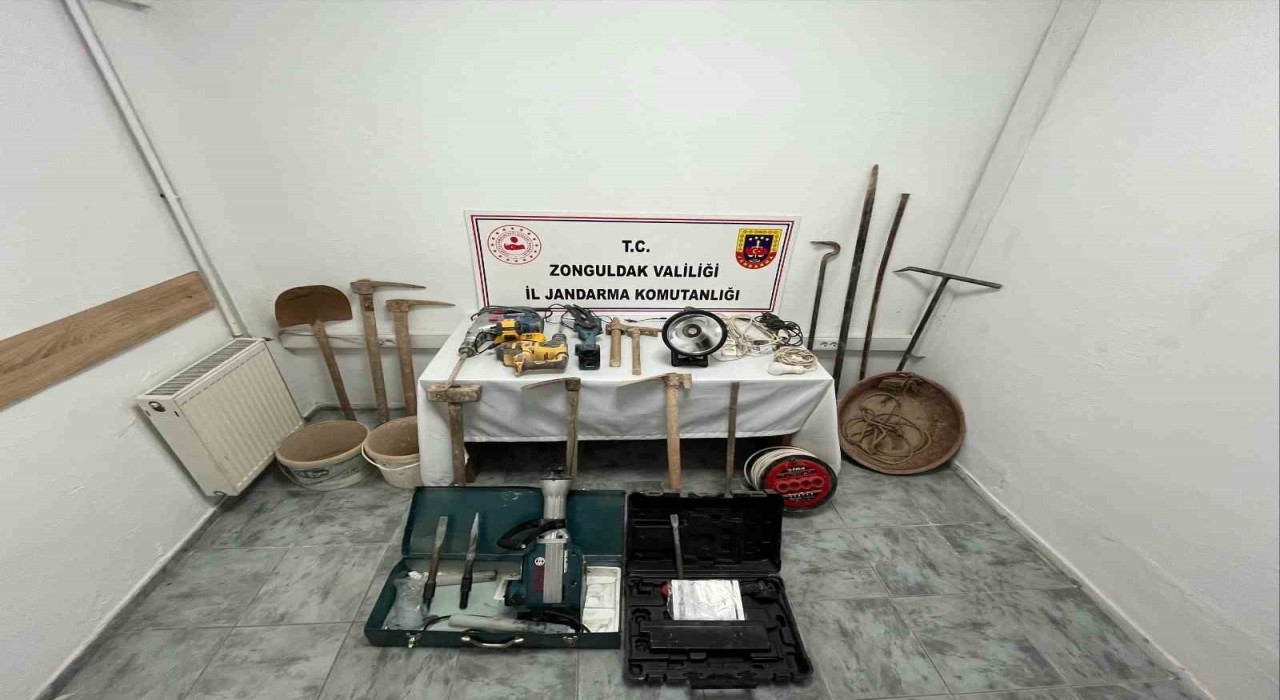 Çaycumada kaçak kazı yapan 5 kişi yakalandı