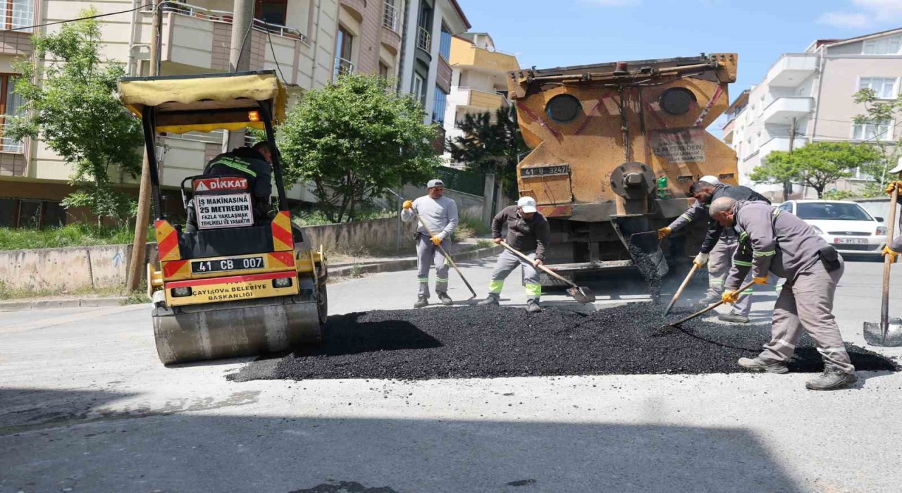 Çayırovadaki 4 mahallede deforme olan sokaklarda yoğun çalışma