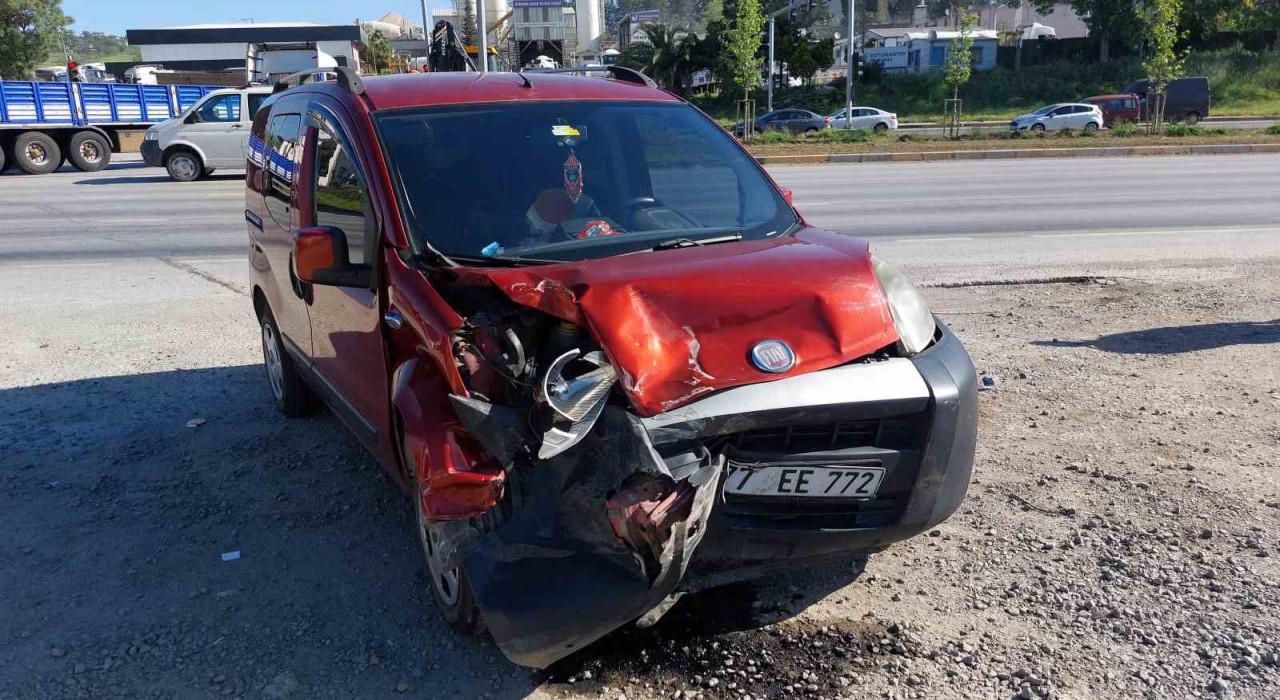 Cenazeye yolunda kaza: 1 yaralı