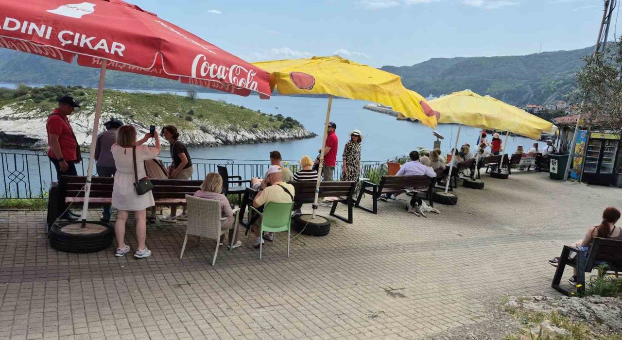 Çeşmi Cihan Amasraya havalar ısınmasıyla birlikte Rus akını da başladı